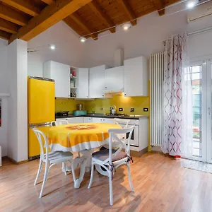  Appartamento Authentic Relax: 10 Minutes From The Heart Of Town Italia